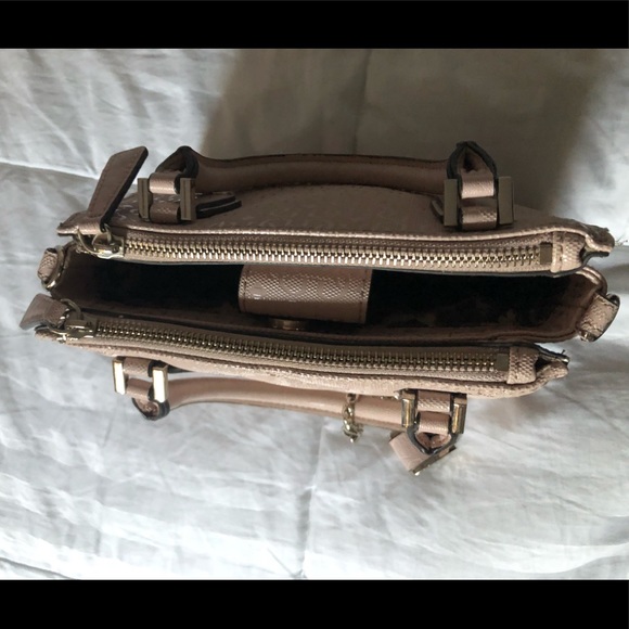 Blush pink guess mini bag - Picture 3 of 6